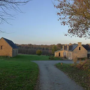 Le Nid D'hirondelles , Plougoumelen France